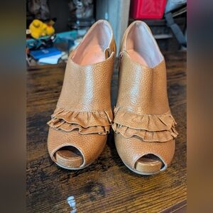 Miss albright Peep‎ Toe Booties Ruffle Accents Heels Shoes size 8.5